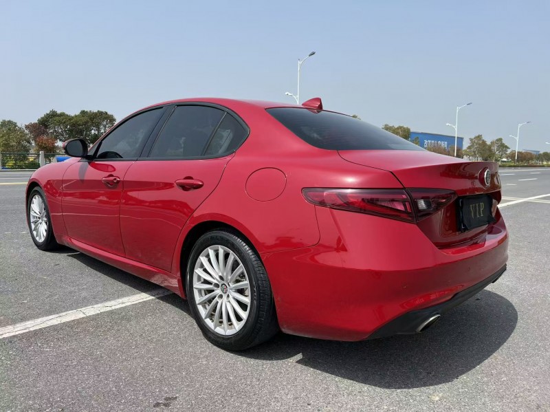 盐城18年阿尔法·罗密欧Giulia8