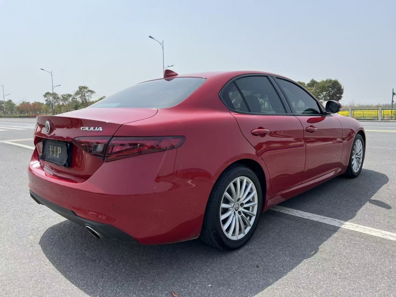 盐城18年阿尔法·罗密欧Giulia9