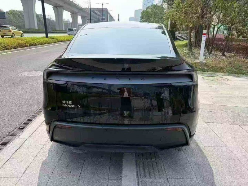 绍兴25年特斯拉MODEL Y8