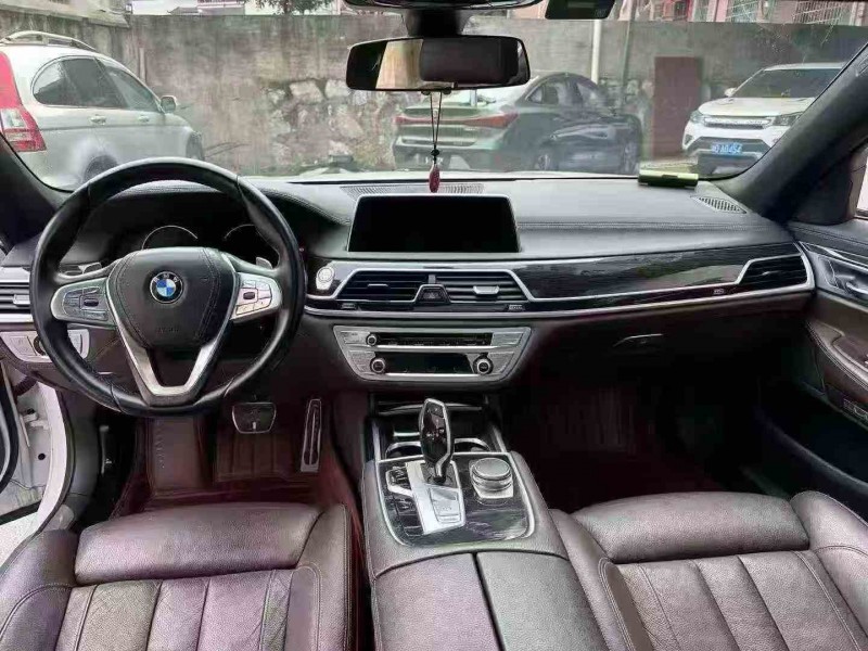 张家界17年宝马7系4