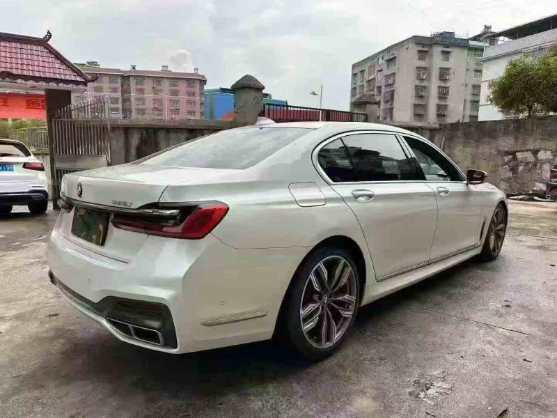 张家界17年宝马7系8