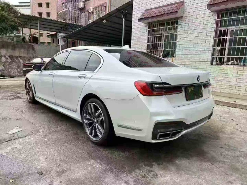 张家界17年宝马7系9