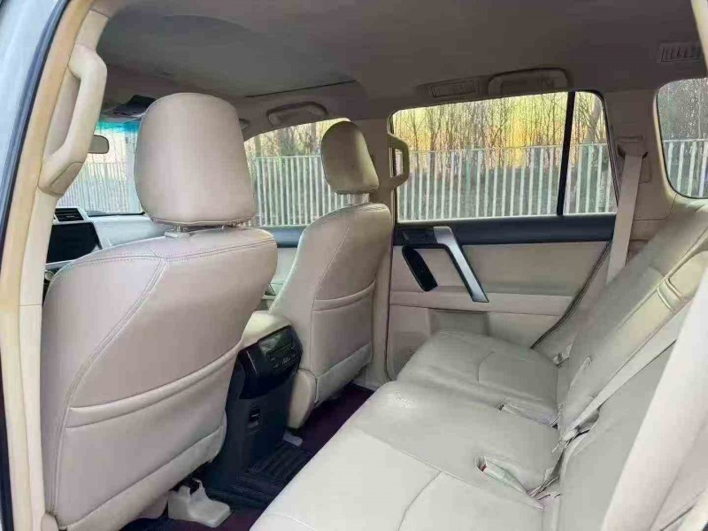 承德17年丰田普拉多6