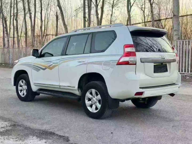 承德17年丰田普拉多8