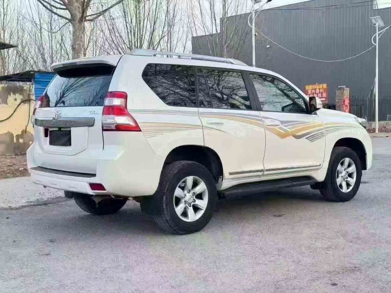 承德17年丰田普拉多9