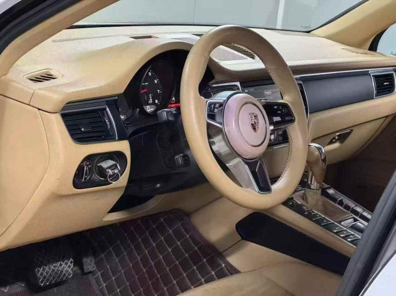 鶴崗15年保時捷Macan6