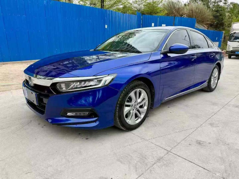 南宁19年本田雅阁3