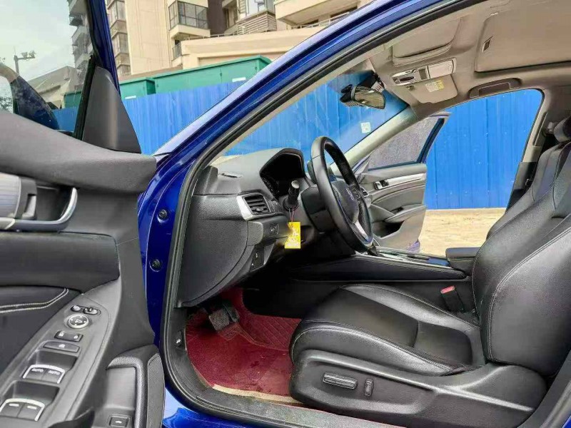 南宁19年本田雅阁4