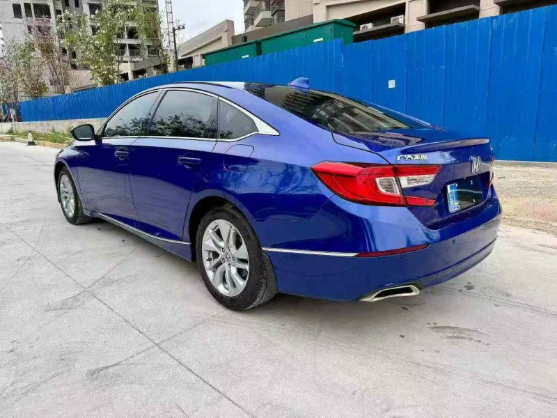 南宁19年本田雅阁8