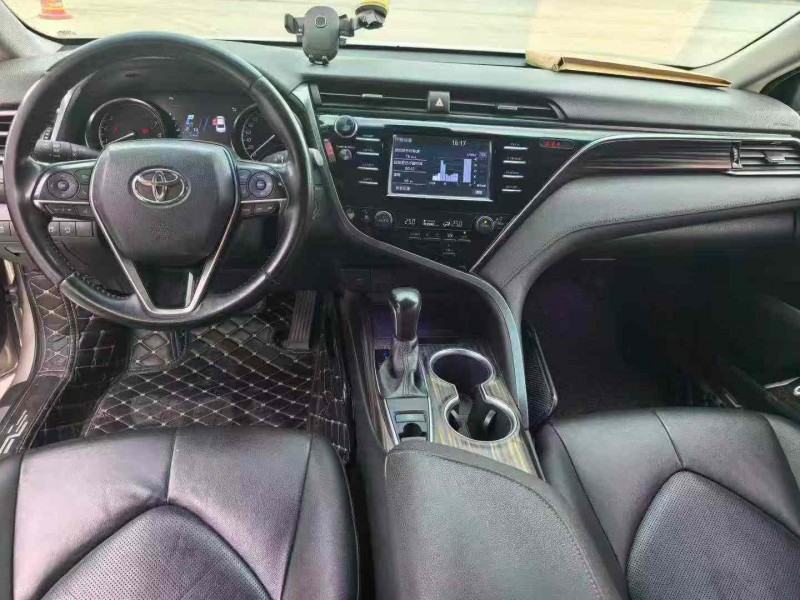 保定19年豐田凱美瑞4