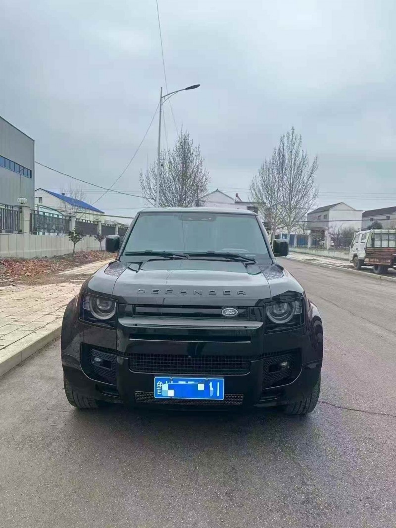 济宁21年路虎卫士1