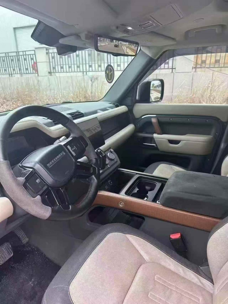 济宁21年路虎卫士5