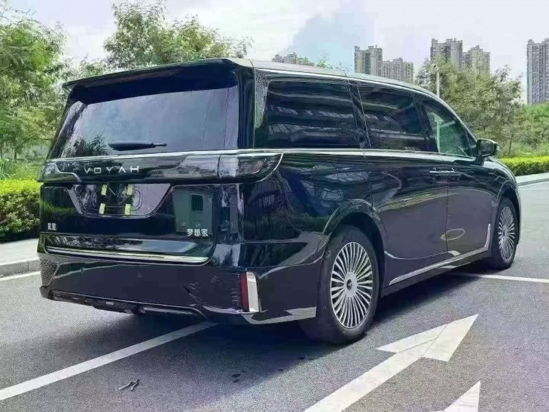 东莞25年岚图汽车梦想家7