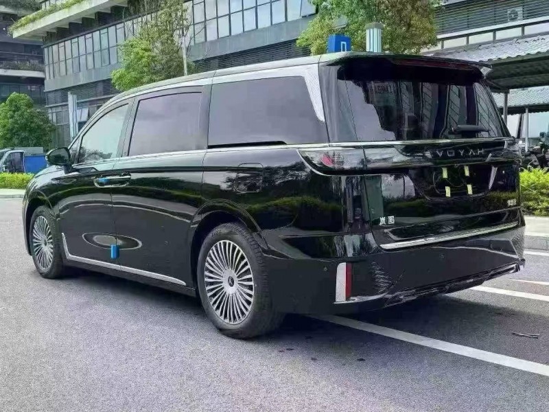 东莞25年岚图汽车梦想家9