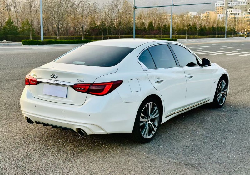 太原23年英菲尼迪Q50L7