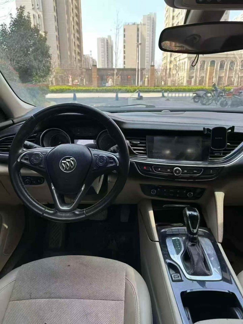 东营19年别克君威5