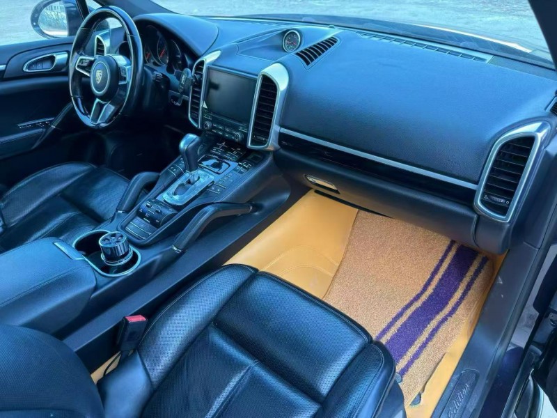 曲靖17年保时捷卡宴3