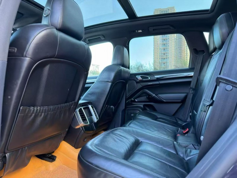 曲靖17年保时捷卡宴5