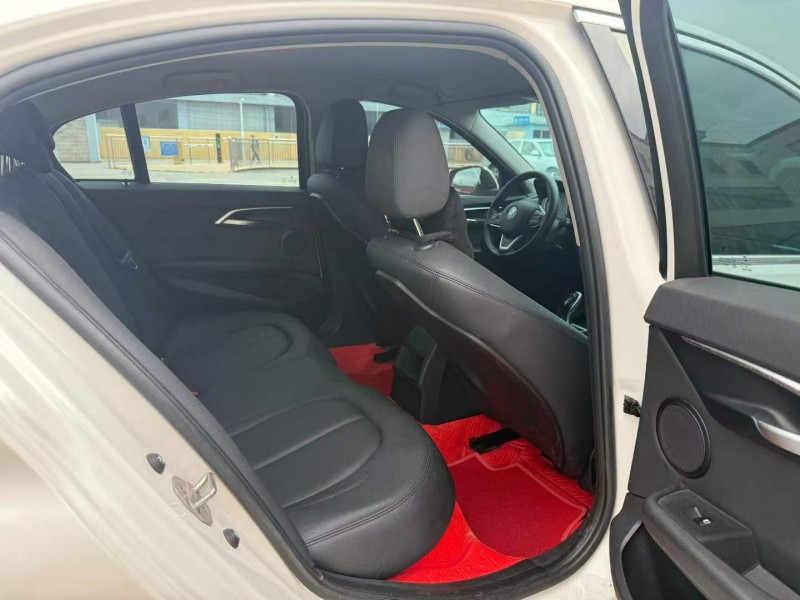 曲靖21年宝马1系7