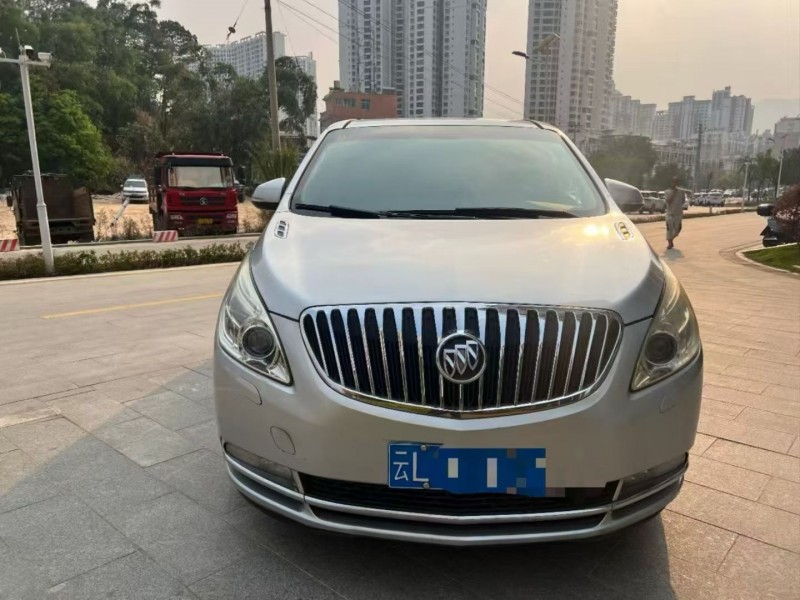 曲靖11年别克GL81