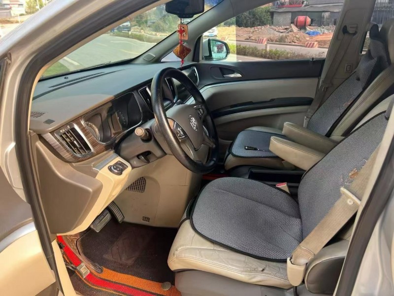 曲靖11年别克GL82