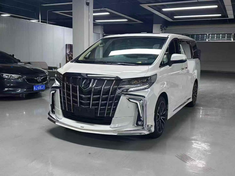 曲靖17年丰田埃尔法2