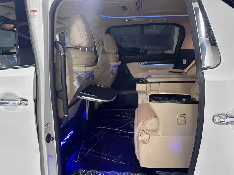 曲靖17年丰田埃尔法5