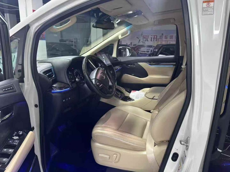 曲靖17年丰田埃尔法9