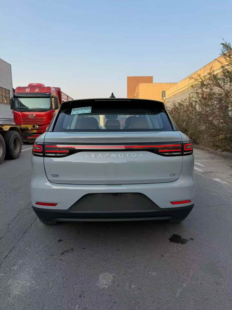 苏州25年零跑汽车C116