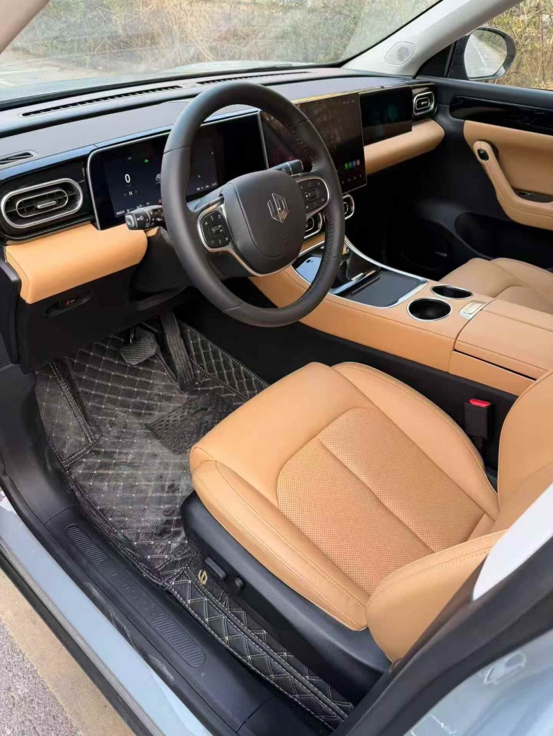 苏州25年零跑汽车C117