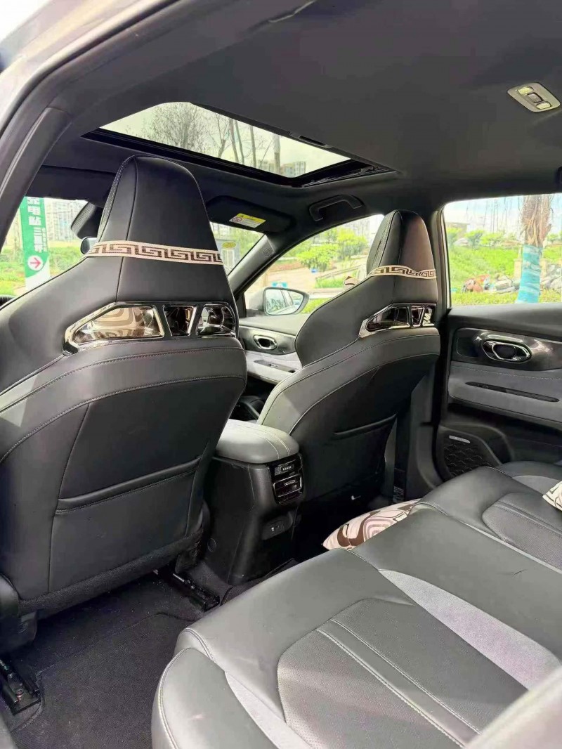 泸州25年传祺影豹4