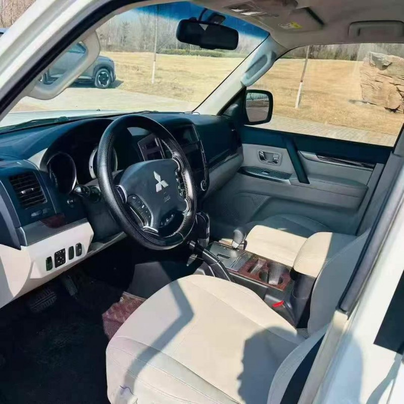 东营19年三菱帕杰罗4