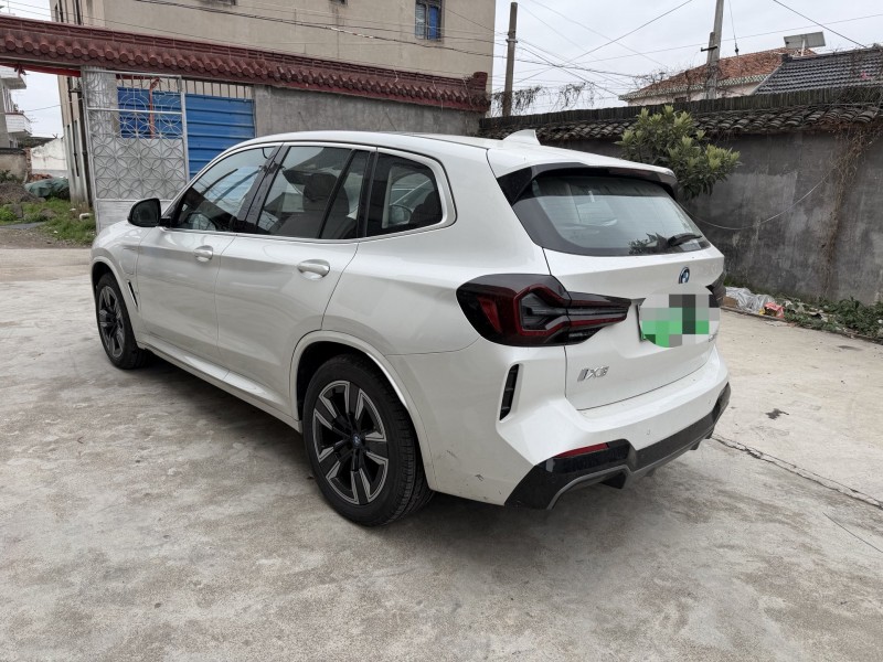 扬州25年宝马IX3