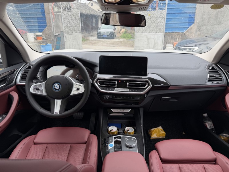 扬州25年宝马IX4