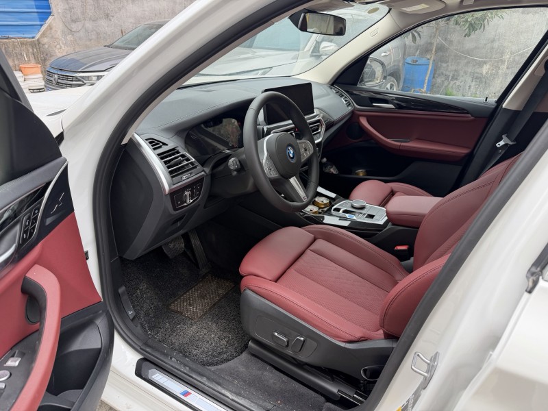 扬州25年宝马IX7