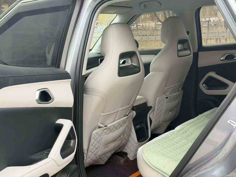 咸阳25年比亚迪元5