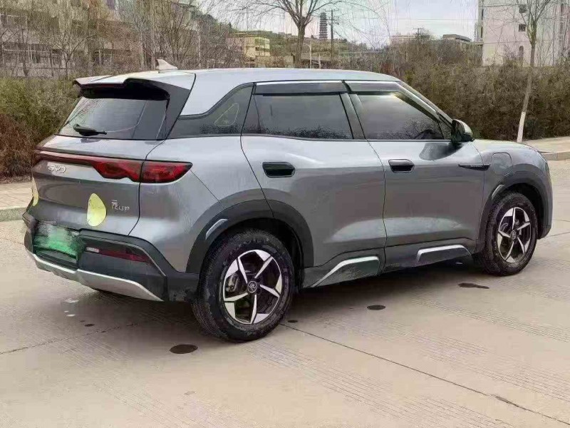 咸阳25年比亚迪元8