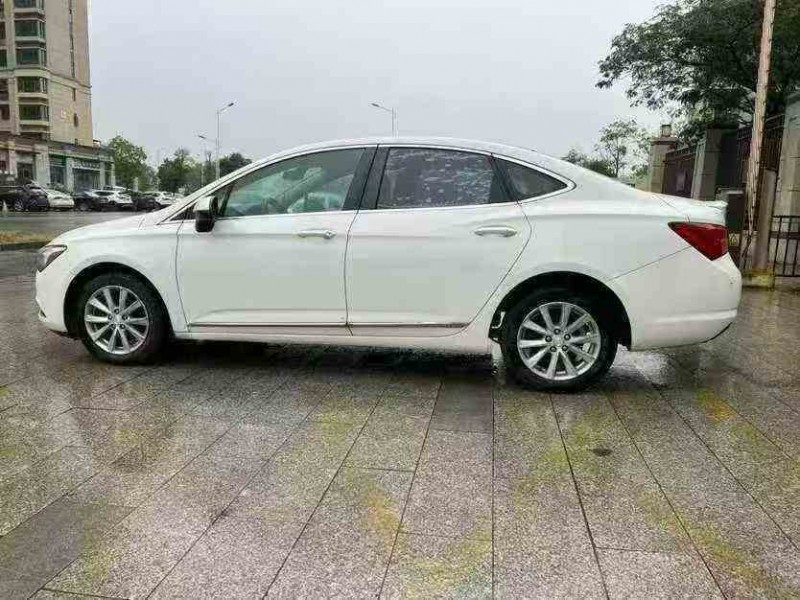 吉安16年别克威朗7