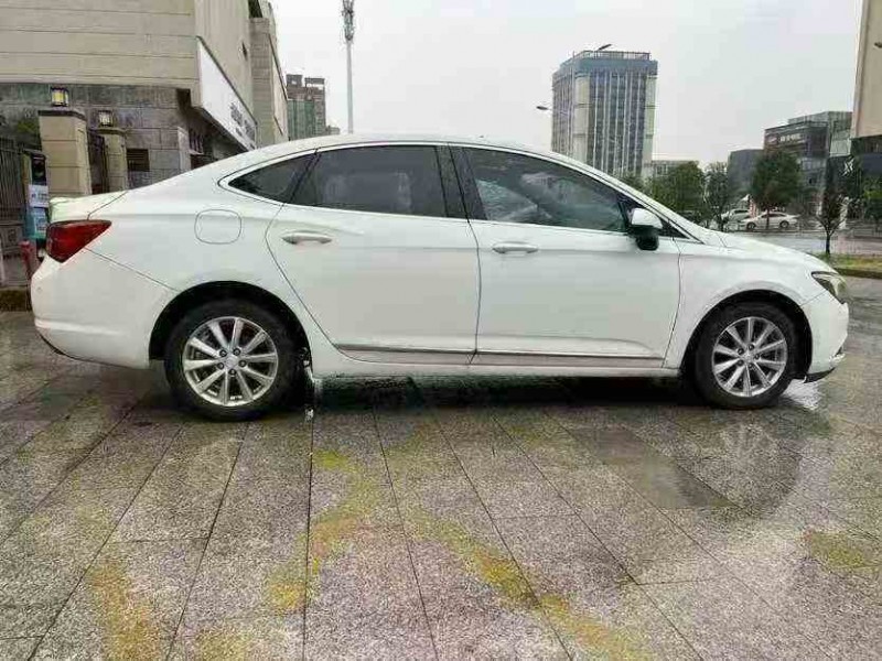 吉安16年别克威朗8