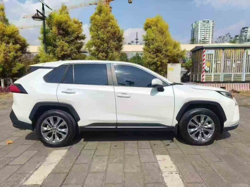 昭通24年丰田威兰达2