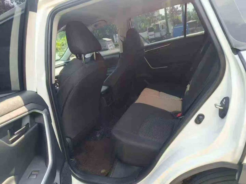 昭通24年丰田威兰达6