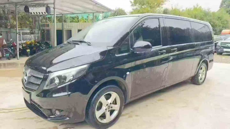 丽江21年奔驰威霆2