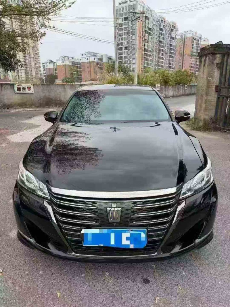 贵港18年丰田皇冠1