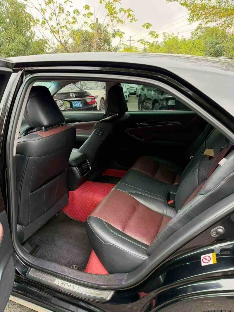 贵港18年丰田皇冠5