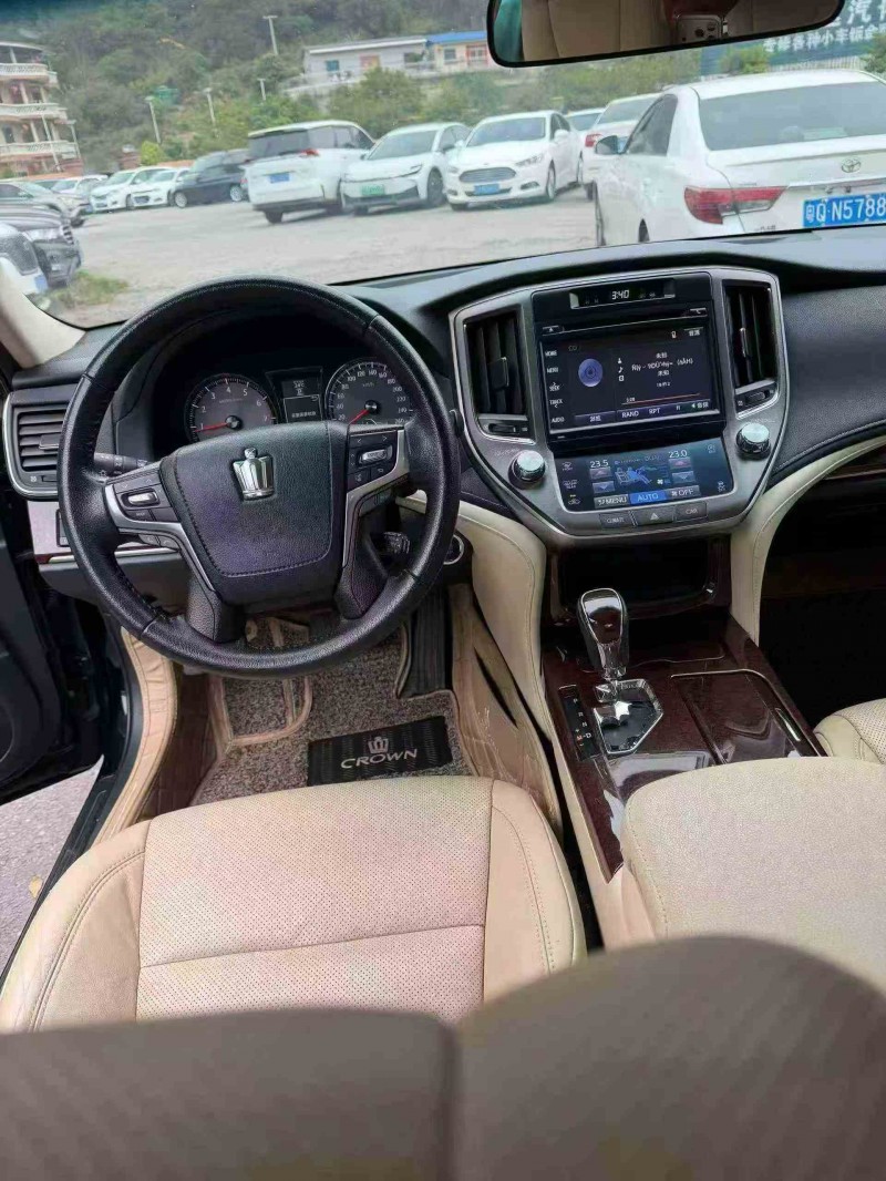 钦州19年丰田皇冠4