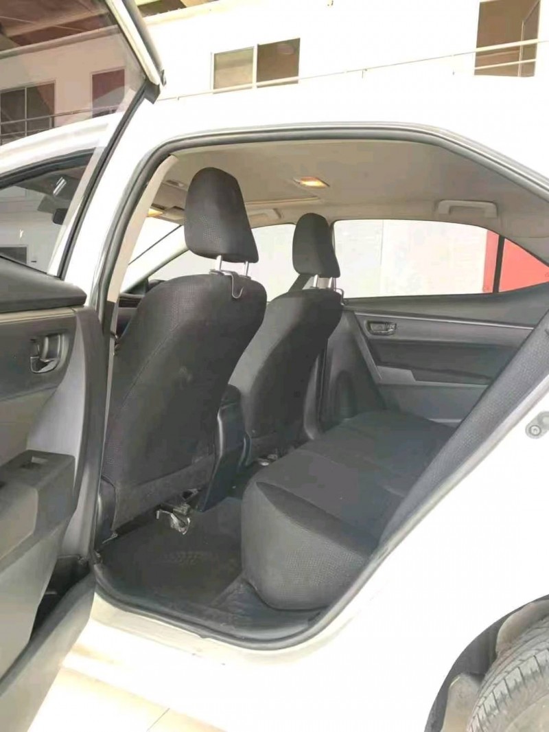 青岛16年丰田雷凌4