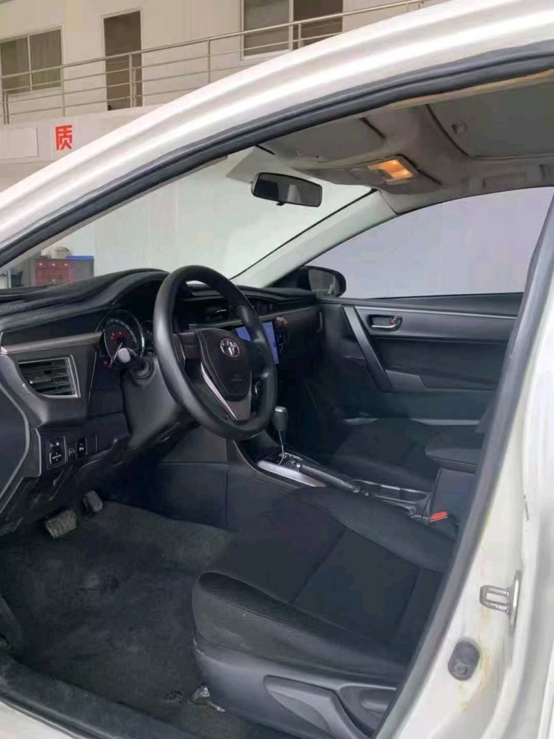青岛16年丰田雷凌5