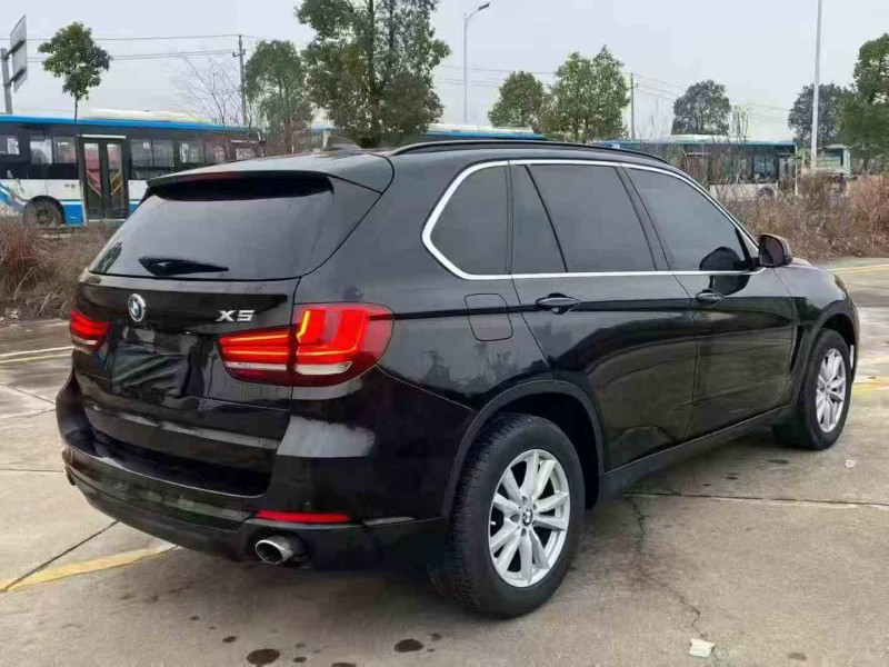 张家界15年宝马X57