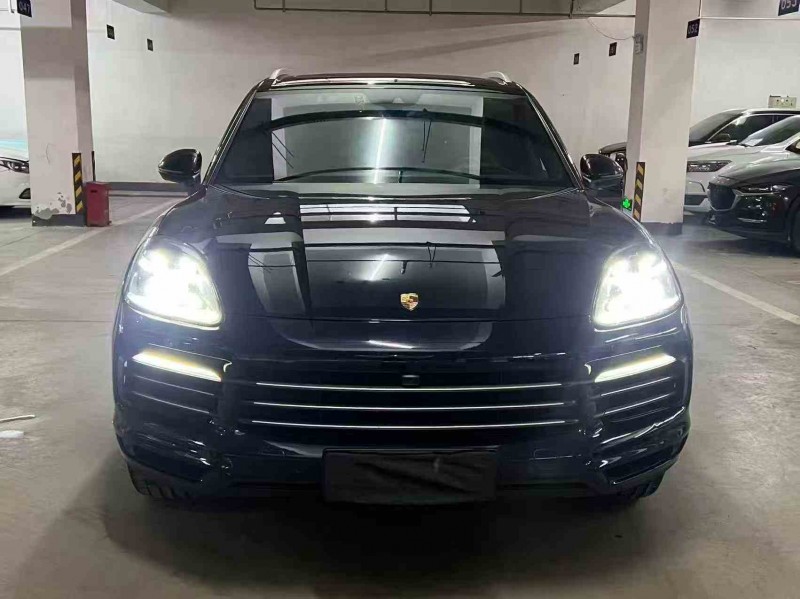 张家界21年保时捷卡宴1