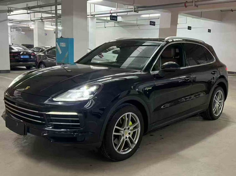 张家界21年保时捷卡宴2